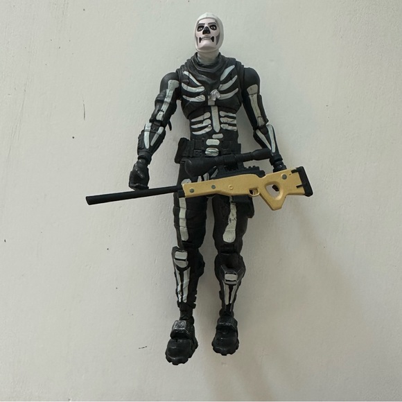 Fortnite Skull Trooper 7" and Gun Posable Action Figure Join - Picture 5 of 6